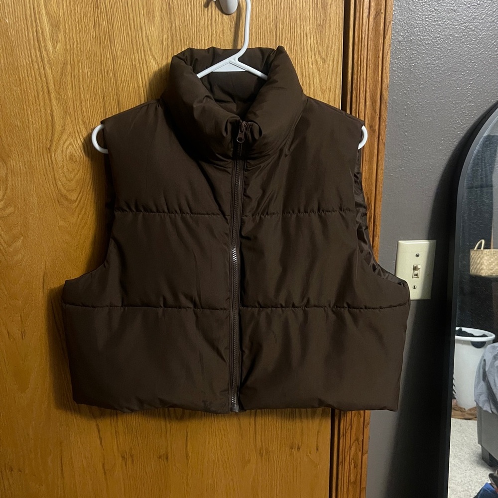 Brown cropped Puffer Vest